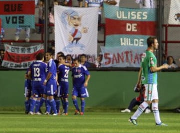 Los azules vencieron en 2011 a Arsenal de Sarandí 2-1, en la Sudamericana. Fue el primer triunfo azul en Argentina. 