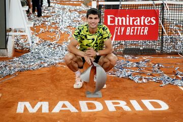 Carlos Alcaraz demostró en la final del Mutua Madrid Open que a los 20 años recién cumplidos su grado de madurez deportiva es altísimo. El número dos del mundo, que ahora tiene a tiro de un partido en Roma el número uno, venció en tres sets (6-4, 3-6 y 6-3) y 2h25 a Jan-Lennard Struff, el alemán de 33 años y 65º del mundo,