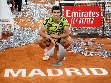 Carlos Alcaraz demostró en la final del Mutua Madrid Open que a los 20 años recién cumplidos su grado de madurez deportiva es altísimo. El número dos del mundo, que ahora tiene a tiro de un partido en Roma el número uno, venció en tres sets (6-4, 3-6 y 6-3) y 2h25 a Jan-Lennard Struff, el alemán de 33 años y 65º del mundo,