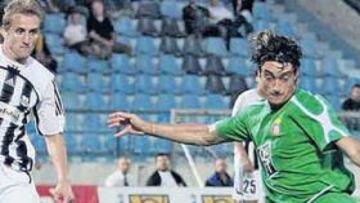 <b>GOLEADOR. </b>Albert Riera marcó el primer gol del Espanyol. Su aportación fue fundamental para que los pericos empatasen.