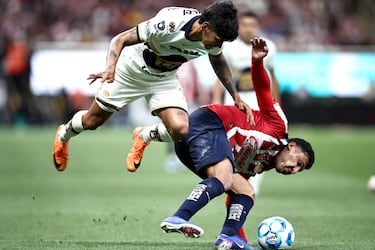 De la mano de Hormiga, Chivas viene de atrás y empata 2-2