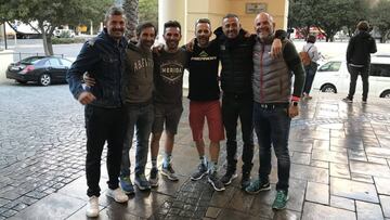 Luis Enrique Martínez posa con Tomás Lacalle, José Antonio Hermida y Joaquim 'Purito' Rodríguez tras concluir la Absa Cape Epic en Ciudad del Cabo.