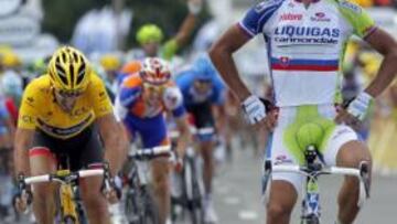 <b>MÁS CHULO QUE UN OCHO. </b>Peter Sagan celebró con los brazos en jarra su triunfo sobre Cancellara.