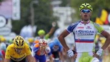<b>MÁS CHULO QUE UN OCHO. </b>Peter Sagan celebró con los brazos en jarra su triunfo sobre Cancellara.