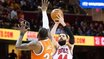 CLEVELAND, OH - JANUARY 4: Nikola Mirotic #44 of the Chicago Bulls shoots while under pressure from LeBron James #23 of the Cleveland Cavaliers during the second half at Quicken Loans Arena on January 4, 2017 in Cleveland, Ohio. The Bulls defeated the Cavaliers 106-94. NOTE TO USER: User expressly acknowledges and agrees that, by downloading and/or using this photograph, user is consenting to the terms and conditions of the Getty Images License Agreement. Mandatory copyright notice.   Jason Miller/Getty Images/AFP
 == FOR NEWSPAPERS, INTERNET, TELCOS &amp; TELEVISION USE ONLY ==