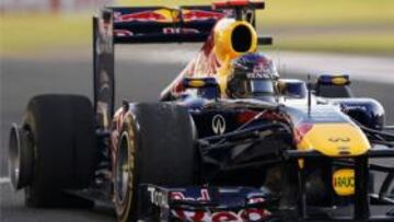 PRIMER ABANDONO. Vettel sufrió en Abu Dhabi el primer abandono de la temporada tras sufrir un reventón en la goma trasera derecha de su monoplaza.