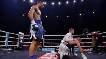 Chris Eubank Jr vence por KO en el 3º asalto a Avni Yildirim en los cuartos de final de las World Boxing Super Series.