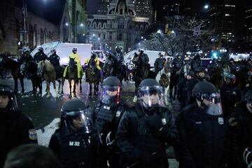 La policía de Filadelfia vigila que no se produzcan incidentes durante la celebración del título de los Eagles.