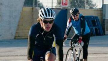 <b>50 MINUTOS EN BICI. </b>Alonso se entrenó nada más llegar a Jerez.