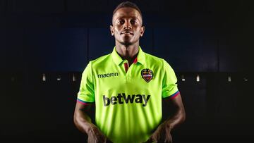 El Levante ha presentado sus nuevas equipaciones a través de sus redes sociales.