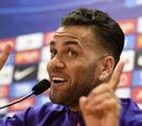 Alves: "Tengo un pie, el cuerpo y casi la cabeza fuera del club"