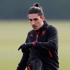 Bellerín no viaja a Milán por una lesión en su rodilla izquierda