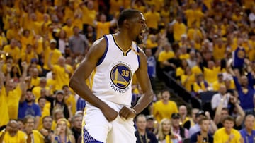 OAKLAND, CA - JUNE 04: Kevin Durant #35 of the Golden State Warriors reacts to a play against the Cleveland Cavaliers in Game 2 of the 2017 NBA Finals at ORACLE Arena on June 4, 2017 in Oakland, California. NOTE TO USER: User expressly acknowledges and agrees that, by downloading and or using this photograph, User is consenting to the terms and conditions of the Getty Images License Agreement. Ezra Shaw/Getty Images/AFP
== FOR NEWSPAPERS, INTERNET, TELCOS & TELEVISION USE ONLY ==