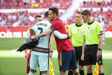 Los capitanes Cristiano Ronaldo y Sergio Busquets.