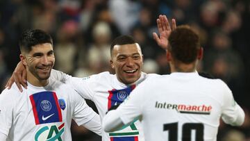 Soccer Football - Coupe de France - Round of 32 - Pays de Cassel v Paris St Germain - Stade Bollaert-Delelis, Lens, France - January 23, 2023  Paris St Germain's Carlos Soler celebrates scoring their sixth goal with Kylian Mbappe and Neymar REUTERS/Yves Herman