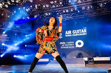 Celebra anualmente en Oulu, Finlandia, durante el mes de agosto. Este evento, también conocido como "Air Guitar World Championships", reúne a guitarristas de aire de todo el mundo para competir en sus habilidades de simular tocar una guitarra eléctrica.