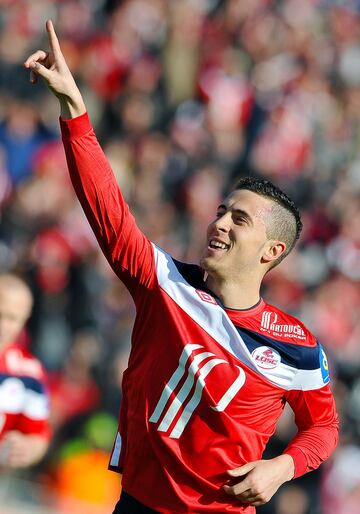 Fue jugador del Lille hasta 2012 con un balance de 194 partidos, 50 goles y 53 asistencias