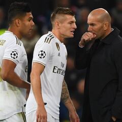 Zidane reinterpreta su librillo