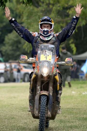 Marc Coma era inmensamente feliz en Baradero, final de la última etapa del Dakar 2015, en el que suma su quinto título tras los logrados en 2006, 2009, 2011 y 2014 