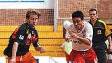 <b>DOS CRACKS.</B> Redondo le ganó ayer la partida a Davichín.