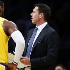 ¿Walton, contra las cuerdas? Jeanie Buss dejará la decisión en manos de Magic Johnson
