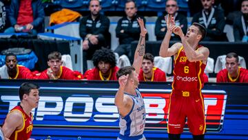Xabi López-Arostegui, alero de la Selección, lanza ante Eslovaquia en la segunda Ventana de clasificación para el Eurobasket 2023.