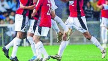 <b>GOLPE DE AUTORIDAD. </b>El Nàstic superó en todo momento a un Cartagena que olvidó su mejor fútbol y que perdió su vitola de invicto.