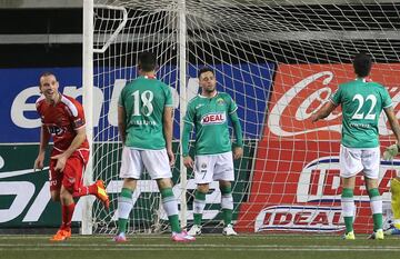 El uruguayo de 35 años lleva 6 años jugando en Chile. El 2011 llegó a Ñublense, luego tuvo una participación importante en Deportes Iquique y ahora se encuentra en Deportes Temuco.