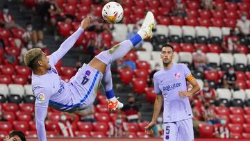 Ronald Ara&uacute;jo hace una chilena en San Mam&eacute;s.