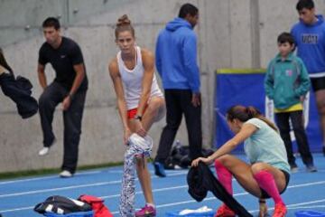 Isidora Jiménez, Roberto Etcheverría y Enzo Yáñez fueron algunos de los campeones nacionales y deportistas de primer nivel que dieron vida al Campeonato de Atletismo de Verano 2016, que además sirvió para el estreno de la nueva pista del remozado estadio Ester Roa Rebolledo.