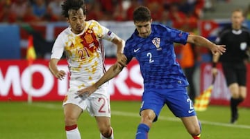 Vrsaljko (right) featured in Croatia's Euro 2016 win over Spain.