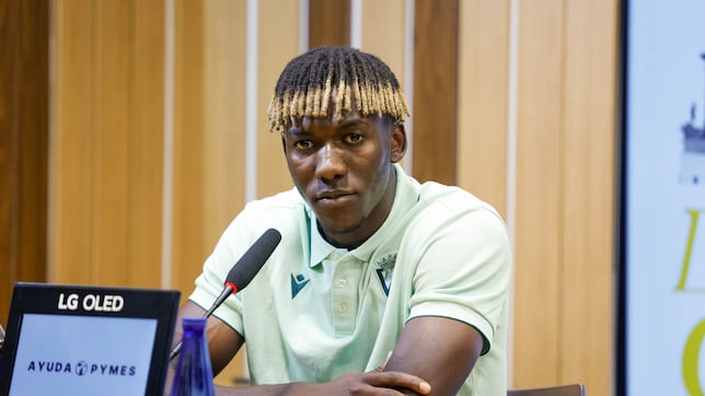 Dawda Camara: “Estar en el Cádiz es un paso muy importante en mi carrera”