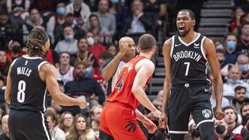Kevin Durant celebra una canasta en el Toronto Raptors-Brooklyn Nets.