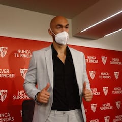 Dmitrovic: "Venir al Sevilla es el paso perfecto para mí"