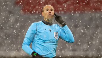 MUNICH, GERMANY - APRIL 07: Match Referee, Antonio Mateu Lahoz reacts during the UEFA Champions League Quarter Final match between FC Bayern Munich and Paris Saint-Germain at Allianz Arena on April 07, 2021 in Munich, Germany. Sporting stadiums around Ger