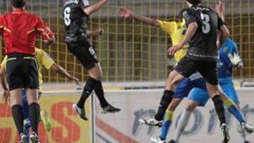 <b>MEDIAS ALEGRÍAS. </b>Juan Villar marcó el tanto en Las Palmas, que sólo sirvió para sumar un punto.