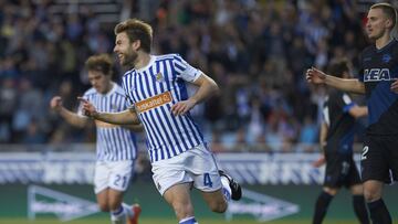 (4) Asier Illarramendi celebrate goal during the Spanish La Liga soccer match between Real Sociedad and Deportivo Alaves, at Anoeta stadium, in San Sebastian, northern Spain, Sunday, March. 04, 2018. 