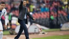 Ignacio Ambriz se disculpa con su afición por goleada