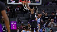 Dec 26, 2021; Sacramento, California, USA; Sacramento Kings guard De&#039;Aaron Fox (5) dunks the ball over Memphis Grizzlies guard John Konchar (46) during the third quarter at Golden 1 Center. Mandatory Credit: Sergio Estrada-USA TODAY Sports