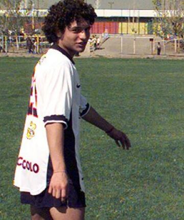 Manuel Villalobos fue campeón a los 18 años con Colo Colo (1998) y en 2009 destacó en el título de la U en el torneo de Apertura.