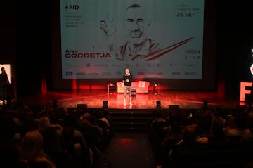 Álex Corretja, en el escenario del Auditorio de León.