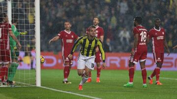 Soldado celebra un gol. 