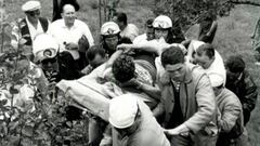Roger Rivi&egrave;re, rescatado tras caerse en el Tour de 1960.