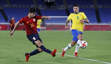 Carlos Soler centra a Oyarzabal para que éste marque el 1-1.
 



