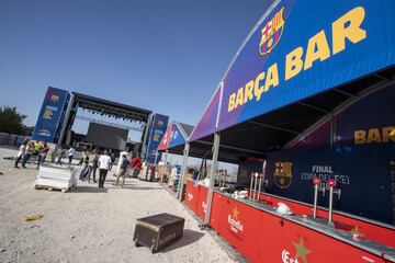 Ya están preparadas las Fan zones del Sevilla y Barça