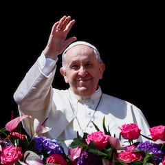 ¿Por qué el papa viste siempre de blanco? ¿Qué significa el gorro que lleva en la cabeza?