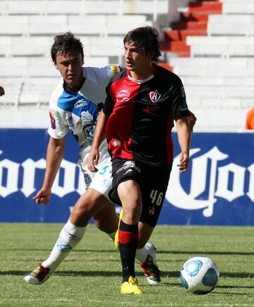 Empezó en el fútbol desde los seis años con el Atlas,para el 27 de agosto del 2011 firmó con el Sporting Clube Braga de Portugal. Regresó con La Academia el 1 de febrero del 2011.
