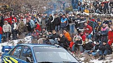 <b>FIEL PÚBLICO. </b>Ni el frío de la cita de Mónaco espanta al público.