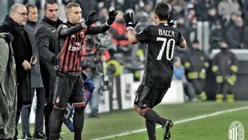 Deulofeu sustituye a Bacca. 