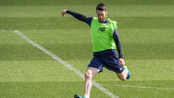 Aduriz se ejercita en Lezama.